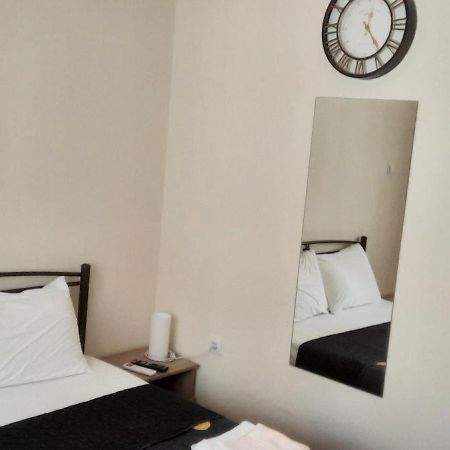 Livia'S Room To Ampelokipi Metro Airport Line Atena Exterior foto